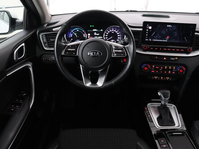 KIA CEE D Ceed 1.6 GDI PHEV DynamicPlusLine | SOH 96% | Stoelverwarming | Adaptive cruise | Camera | Carplay | Stuurverwarming | Navigatie | Full LED | Climate control | Half leder | Plug In