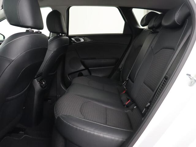 KIA CEE D Ceed 1.6 GDI PHEV DynamicPlusLine | SOH 96% | Stoelverwarming | Adaptive cruise | Camera | Carplay | Stuurverwarming | Navigatie | Full LED | Climate control | Half leder | Plug In