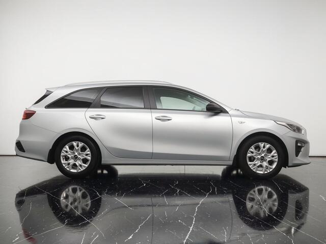 KIA CEE D ceed SW 1.5 T-GDi 160PK DynamicPlusLine - Navigatie - Camera - Stoelverwarming - Climate control - Afneembare trekhaak - Fabrieksgarantie tot 06-2028