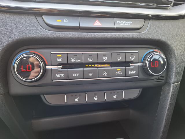 KIA CEE D Ceed Sportswagon 1.5 T-GDi MHEV GT-Line Edition | Navigatie/Android/Apple Carplay | LM Velgen 17" | Cruise Control | Suede Bekleding | Airco |