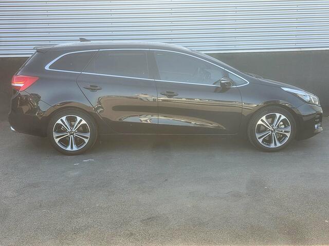 KIA CEE D cee'd Sportswagon 1.0 T-GDi GT-Line Summer Edition Schuif/kanteldak, Trekhaak, Nieuw geleverd en dealeronderhouden, Stoel- & Stuurwiel verwarmd, Navigatie, Climate control