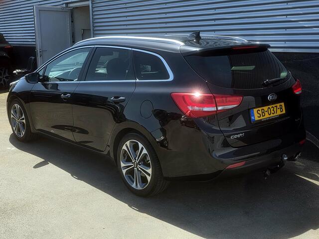 KIA CEE D cee'd Sportswagon 1.0 T-GDi GT-Line Summer Edition Schuif/kanteldak, Trekhaak, Nieuw geleverd en dealeronderhouden, Stoel- & Stuurwiel verwarmd, Navigatie, Climate control