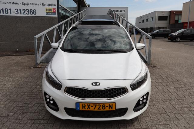 KIA CEE D cee'd Sportswagon 1.0 T-GDi GT-Line Edition Panoramadak! Apple carplay/Achteruitrijcamera/Stuurverwarming/Stoelverwarming/Cruise control/Climate control/17 inch licht metaal