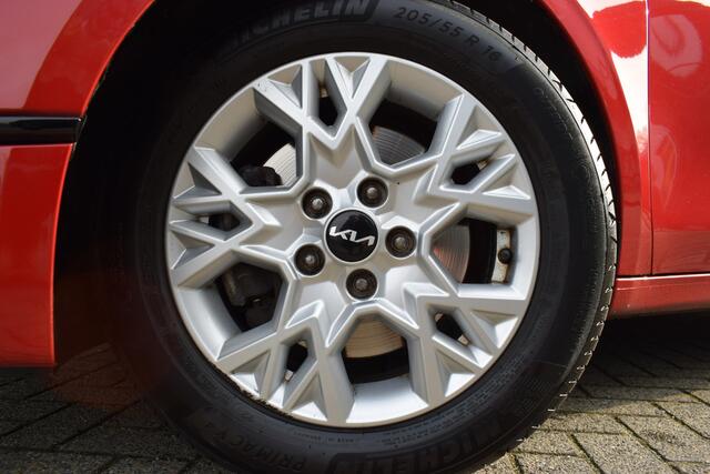 KIA CEE D Ceed 1.0 T-GDi DynamicLine Trekhaak | Cruise Control | Navigatie | Camera | Bluetooth | 16"LMV | Tot 10Jr. Kia-Garantie
