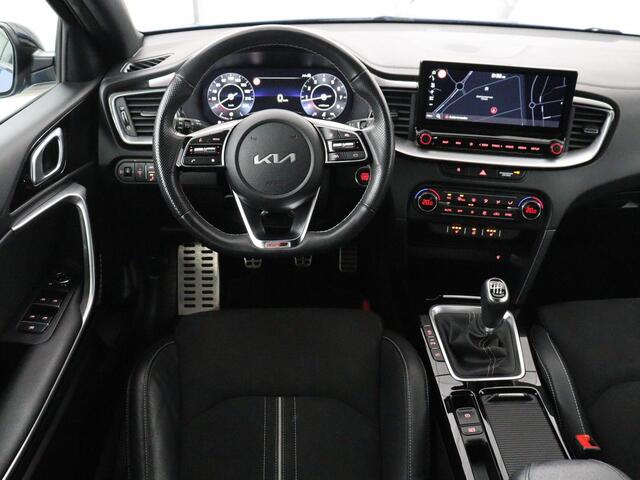 KIA CEE D Ceed 1.5 T-GDi GT-Line | Panoramadak | Trekhaak | Stuur/stoel verwarming | Camera | Park assist | Adaptive cruise | Carplay | Dodehoek detectie | Virtual |