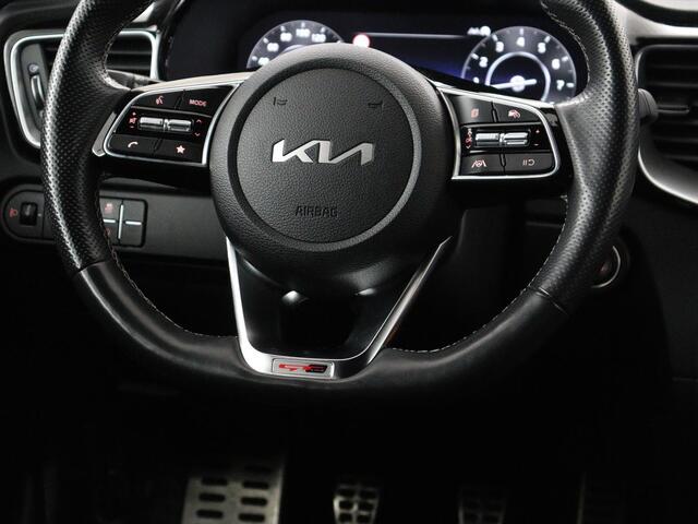 KIA CEE D Ceed 1.5 T-GDi GT-Line | Panoramadak | Trekhaak | Stuur/stoel verwarming | Camera | Park assist | Adaptive cruise | Carplay | Dodehoek detectie | Virtual |