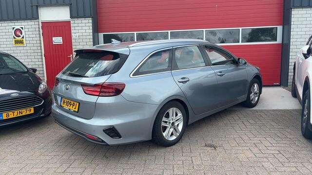 KIA CEE D Ceed Sportswagon 1.0 T-GDi DynamicLine TREKHAAK / CARPLAY / CAMERA / NAVI / CLIMA / PDC / BLUETOOTH / CRUISE / DAB+ / NL-AUTO