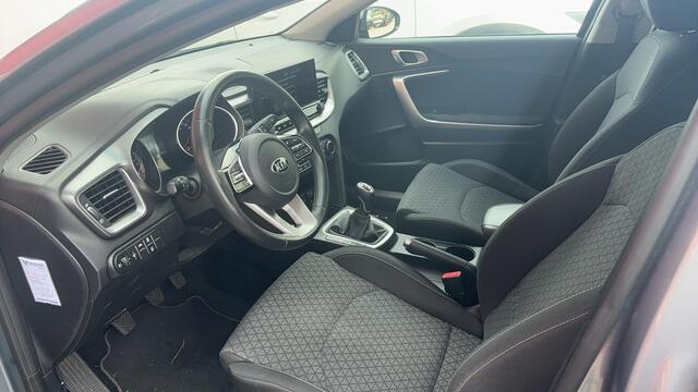 KIA CEE D Ceed Sportswagon 1.0 T-GDi DynamicLine TREKHAAK / CARPLAY / CAMERA / NAVI / CLIMA / PDC / BLUETOOTH / CRUISE / DAB+ / NL-AUTO