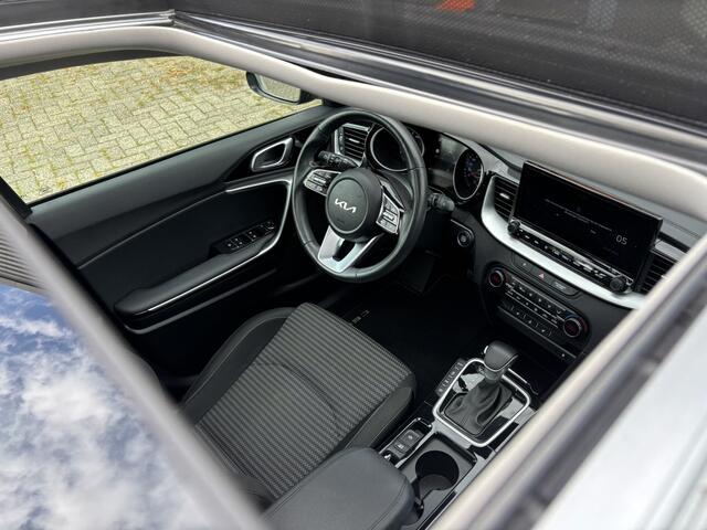KIA CEE D Ceed Sportswagon 1.5 T-GDi Spirit / Android Auto/Applecarplay/ Navi / Schuifkanteldak / Cruise Control / Stoel en Stuurverwarming /