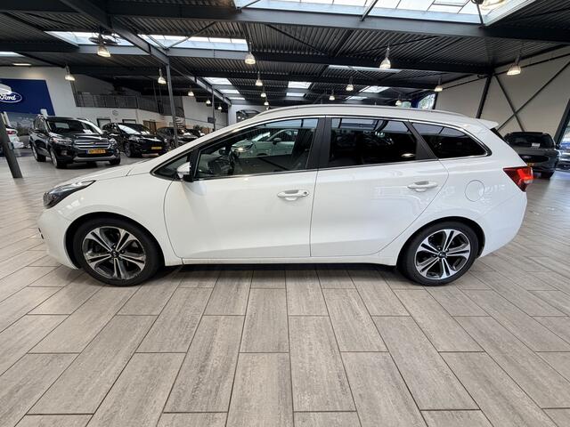 KIA CEE D cee'd Sportswagon 1.0 T-GDi 120pk GT-Line Summer Edition | Pano | Camera | Clima | Cruise | Stoel // Stuurwiel verwarming | All-Season banden |