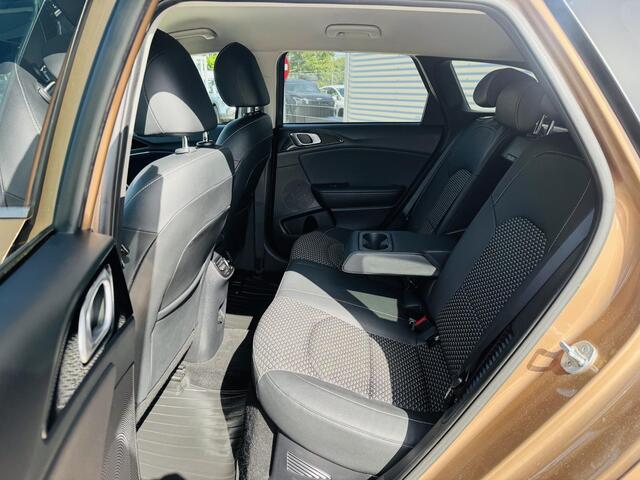 KIA CEE D Ceed Sportswagon 1.6 GDI PHEV DynamicPlusLine Edition Draaghaak Afn. tbv Fietsendrager | All season banden | Stoel & Stuurverw. | Privacyglass