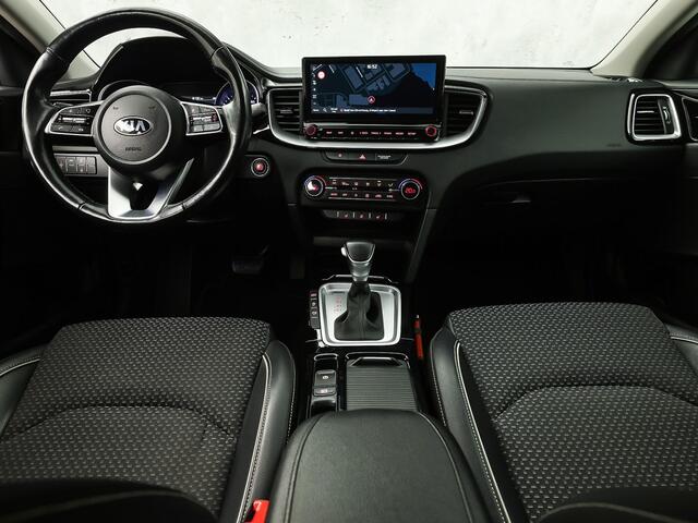 KIA CEE D Ceed 1.5 T-GDi DynamicPlusLine 160Pk Automaat (APPLE CARPLAY, GROOT NAVI, STUUR/STOELVERWARMING, SPORTSTOELEN, CAMERA, ADAPTIVE CRUISE, GETINT GLAS, NIEUWSTAAT)