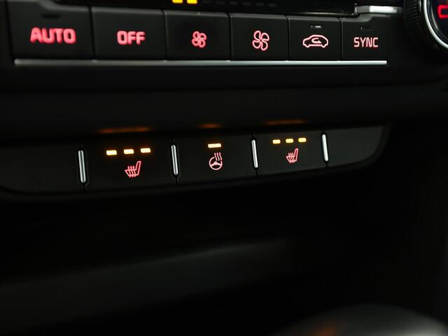 KIA CEE D Ceed 1.5 T-GDi DynamicPlusLine 160Pk Automaat (APPLE CARPLAY, GROOT NAVI, STUUR/STOELVERWARMING, SPORTSTOELEN, CAMERA, ADAPTIVE CRUISE, GETINT GLAS, NIEUWSTAAT)