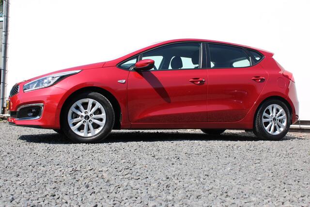 KIA CEE D Ceed 1.0 T-GDi ComfortPlusLine Navigator Trekhaak, 1e Eig. Carplay/Android Auto, Achteruitrijcamera, Airco