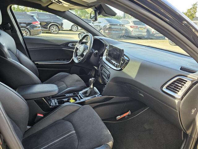 KIA CEE D Ceed Sportswagon 1.5 T-GDi GT-Line 160 pk | Full option | half leder | Panoramadak | Afneembare trekhaak | Stoel- en stuurwielverwarming | Digitaal dashboard etc.