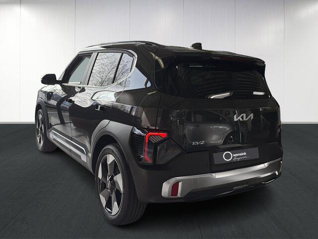 KIA EV2 Plus 42.2 kWh 4p. | Privacy Glass | Dual zone climate control | Stoel- en stuurwielverwarming | 18" lichtmetalen velgen | Regensensor |