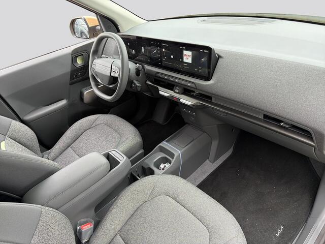 KIA EV2 Plus 42.2 kWh 4p. | Privacy Glass | Dual zone climate control | Stoel- en stuurwielverwarming | 18" lichtmetalen velgen | Regensensor |