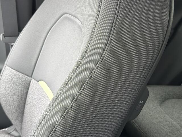 KIA EV2 Plus 42.2 kWh 4p. | Privacy Glass | Dual zone climate control | Stoel- en stuurwielverwarming | 18" lichtmetalen velgen | Regensensor |