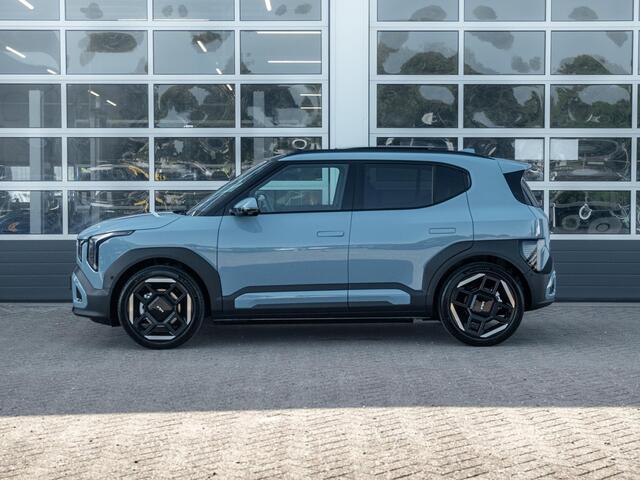 KIA EV2 GT-Line 61 kWh | 5p. | Actieprijs* | Navi. | Clima. | Adapt. Cruise. | Stoel&Stuur Verwarming | Dakrails | 15L Frunk | Harman Kardon | Glazen Kanteldak | Vegan Lederen Stoelbekleding 'GT-Line' | Slimme Parkeerassistentie | Dodehoekcamera