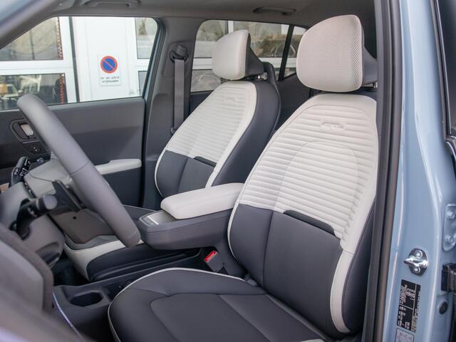 KIA EV2 GT-Line 61 kWh | 5p. | Actieprijs* | Navi. | Clima. | Adapt. Cruise. | Stoel&Stuur Verwarming | Dakrails | 15L Frunk | Harman Kardon | Glazen Kanteldak | Vegan Lederen Stoelbekleding 'GT-Line' | Slimme Parkeerassistentie | Dodehoekcamera