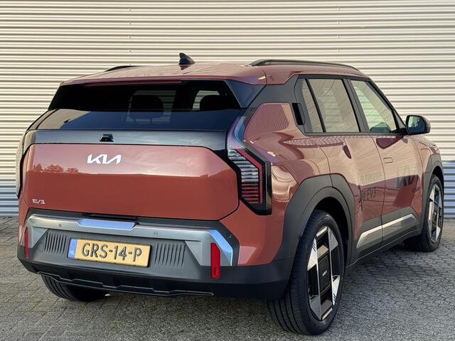 KIA EV3 Plus Advanced 81.4 kWh Demovoertuig Direct Beschikbaar voor Proefrit | Schuif/kantel dak | Stoelverwarming/Stuurwielverwarming | Keyless Entry | Draadloze Apple Carplay |