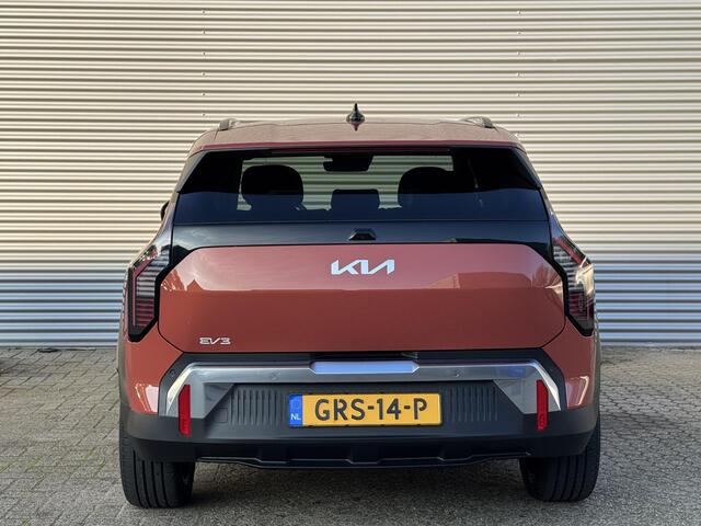 KIA EV3 Plus Advanced 81.4 kWh Demovoertuig Direct Beschikbaar voor Proefrit | Schuif/kantel dak | Stoelverwarming/Stuurwielverwarming | Keyless Entry | Draadloze Apple Carplay |