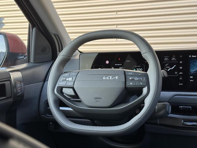 KIA EV3 Plus Advanced 81.4 kWh Demovoertuig Direct Beschikbaar voor Proefrit | Schuif/kantel dak | Stoelverwarming/Stuurwielverwarming | Keyless Entry | Draadloze Apple Carplay |