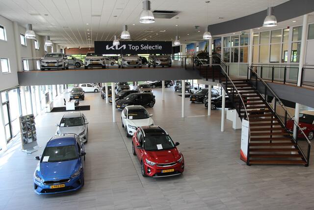 KIA EV3 GT-PlusLine 81.4 kWh - Rijdende Demo - Draadloze Apple CarPlay / Android Auto - Stoel en stuurwiel verwarming - Panoramadak - Harman Kardon Audio - Dodehoek assistent - Fabrieksgarantie tot 11-2031
