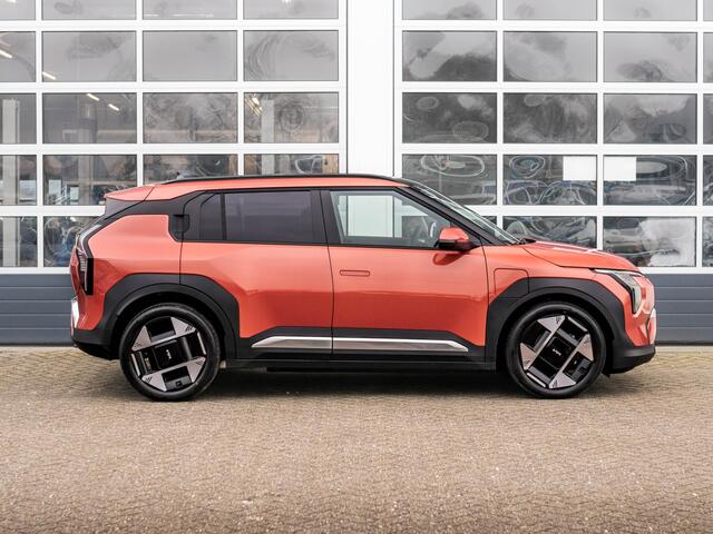 KIA EV3 Plus Advanced 81.4 kWh | 600km Rijbereik | Navi | 19" | Adapt. Cruise | Clima | Schuif/Kanteldak | Stoel&Stuurverw. | Priv Glass | BSM | Harman Kardon