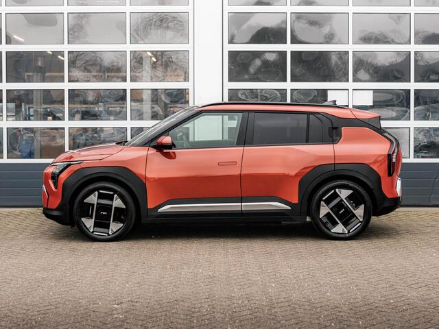 KIA EV3 Plus Advanced 81.4 kWh | 600km Rijbereik | Navi | 19" | Adapt. Cruise | Clima | Schuif/Kanteldak | Stoel&Stuurverw. | Priv Glass | BSM | Harman Kardon