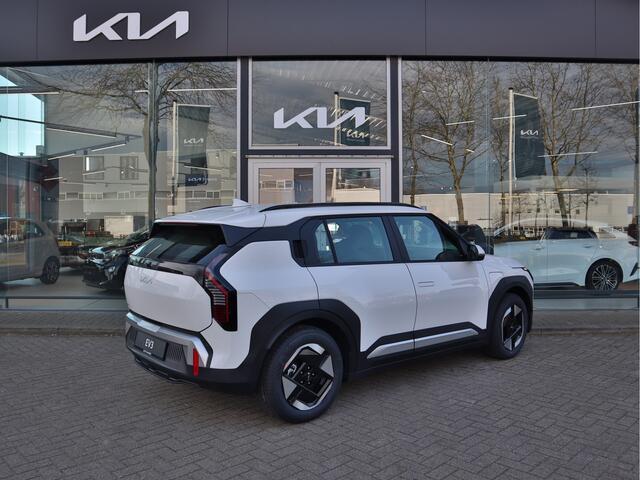 KIA EV3 Air 58.3 kWh ECC-Airco, Navi+BT+DAB, Camera, 17" LMV, 10jr. Garantie.