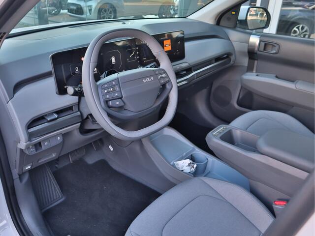 KIA EV3 Air 58.3 kWh ECC-Airco, Navi+BT+DAB, Camera, 17" LMV, 10jr. Garantie.