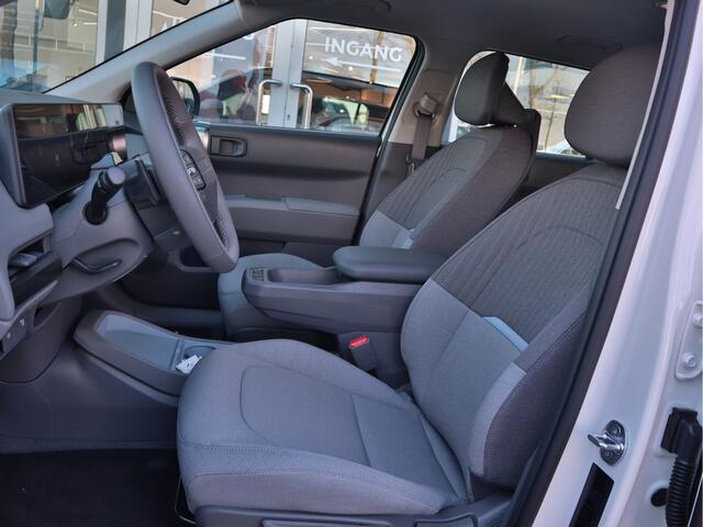 KIA EV3 Air 58.3 kWh ECC-Airco, Navi+BT+DAB, Camera, 17" LMV, 10jr. Garantie.