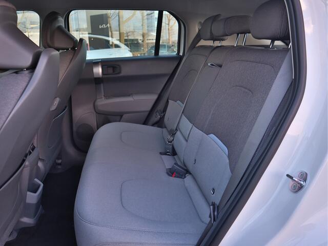 KIA EV3 Air 58.3 kWh ECC-Airco, Navi+BT+DAB, Camera, 17" LMV, 10jr. Garantie.