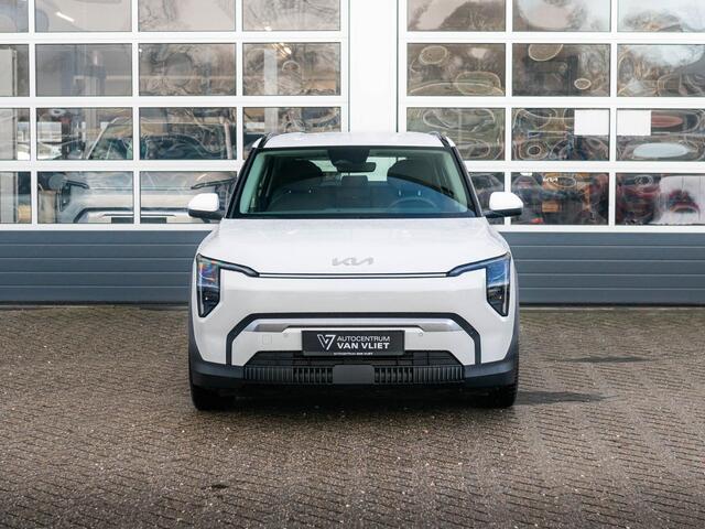 KIA EV3 Air 58.3 kWh | Levering Juni | Navi | 17" | Adapt. Cruise | Clima | PDC | Dakrails | Private Lease ¤ 459,- Actie !