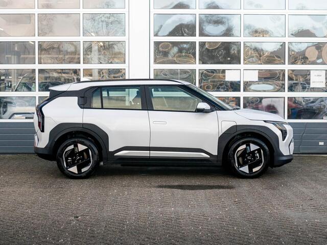 KIA EV3 Air 58.3 kWh | Levering Juni | Navi | 17" | Adapt. Cruise | Clima | PDC | Dakrails | Private Lease ¤ 459,- Actie !