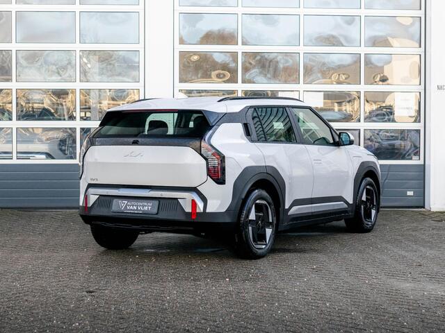KIA EV3 Air 58.3 kWh | Levering Juni | Navi | 17" | Adapt. Cruise | Clima | PDC | Dakrails | Private Lease ¤ 459,- Actie !