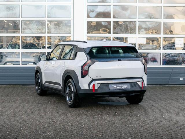 KIA EV3 Air 58.3 kWh | Levering Juni | Navi | 17" | Adapt. Cruise | Clima | PDC | Dakrails | Private Lease ¤ 459,- Actie !