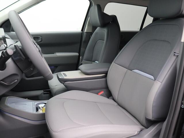 KIA EV3 Plus Advanced 81.4 kWh 204PK full led, adaptive cruise met travel assist, side assist, elek. bedienbare achterklep, stuur-stoelverwarming, Harman Kardon sound, keyless, 19" lichtmetaal