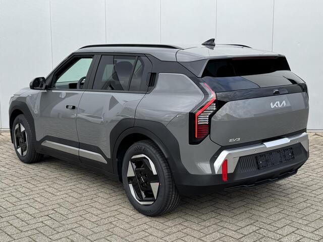 KIA EV3 Plus 58.3 kWh ADAS | Tijdelijk Kia inruilpremie ¤ 3000,- Bij Aanschaf | Parkeersensoren Voor + Achter | Camera | Adaptive Cruise | Keyless | DAB+ | Apple Carplay/ Android Auto