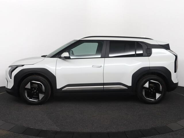 KIA EV3 Plus 58.3 kWh -¤ 3000,- INRUILPREMIE - Voorstoelen & stuurwiel verwarmd - Apple Carplay/Android Auto - Direct leverbaar!