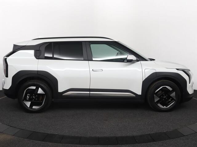 KIA EV3 Plus 58.3 kWh -¤ 3000,- INRUILPREMIE - Voorstoelen & stuurwiel verwarmd - Apple Carplay/Android Auto - Direct leverbaar!