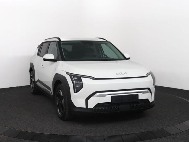 KIA EV3 Plus 58.3 kWh -¤ 3000,- INRUILPREMIE - Voorstoelen & stuurwiel verwarmd - Apple Carplay/Android Auto - Direct leverbaar!