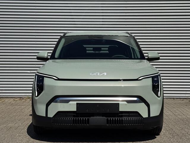 KIA EV3 Plus 58.3 kWh | Tijdelijk Kia inruilpremie ¤ 3000,- Bij Aanschaf | Parkeersensoren Voor + Achter | Camera | Adaptive Cruise | Keyless | DAB+ | Apple Carplay/ Android Auto