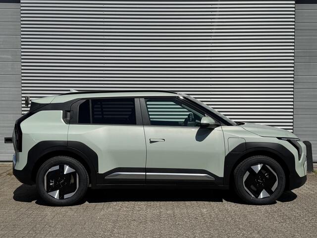 KIA EV3 Plus 58.3 kWh | Tijdelijk Kia inruilpremie ¤ 3000,- Bij Aanschaf | Parkeersensoren Voor + Achter | Camera | Adaptive Cruise | Keyless | DAB+ | Apple Carplay/ Android Auto