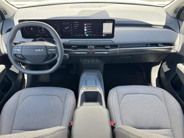 KIA EV3 Plus 58.3 kWh | Tijdelijk Kia inruilpremie ¤ 3000,- Bij Aanschaf | Parkeersensoren Voor + Achter | Camera | Adaptive Cruise | Keyless | DAB+ | Apple Carplay/ Android Auto