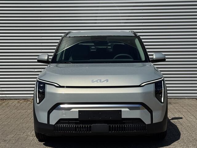KIA EV3 Plus 58.3 kWh | Tijdelijk Kia inruilpremie ¤ 3000,- Bij Aanschaf | Parkeersensoren Voor + Achter | Camera | Adaptive Cruise | Keyless | DAB+ | Apple Carplay/ Android Auto