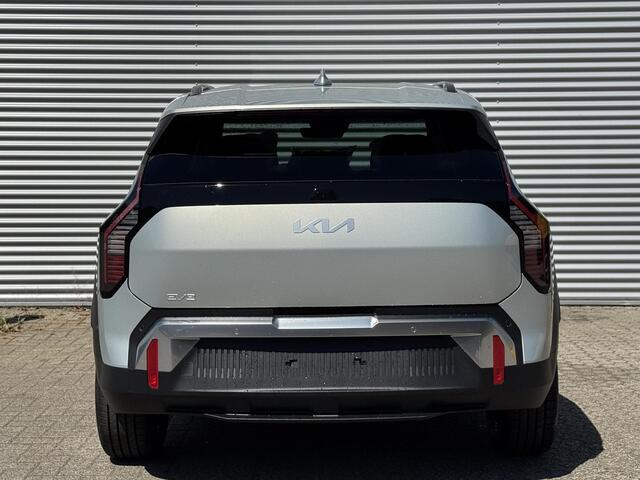 KIA EV3 Plus 58.3 kWh | Tijdelijk Kia inruilpremie ¤ 3000,- Bij Aanschaf | Parkeersensoren Voor + Achter | Camera | Adaptive Cruise | Keyless | DAB+ | Apple Carplay/ Android Auto