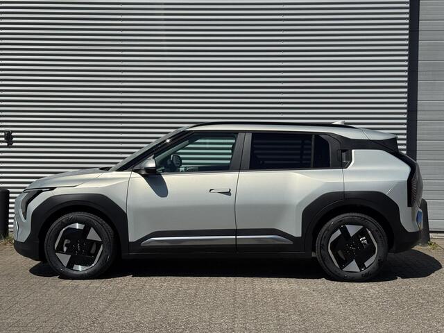KIA EV3 Plus 58.3 kWh | Tijdelijk Kia inruilpremie ¤ 3000,- Bij Aanschaf | Parkeersensoren Voor + Achter | Camera | Adaptive Cruise | Keyless | DAB+ | Apple Carplay/ Android Auto