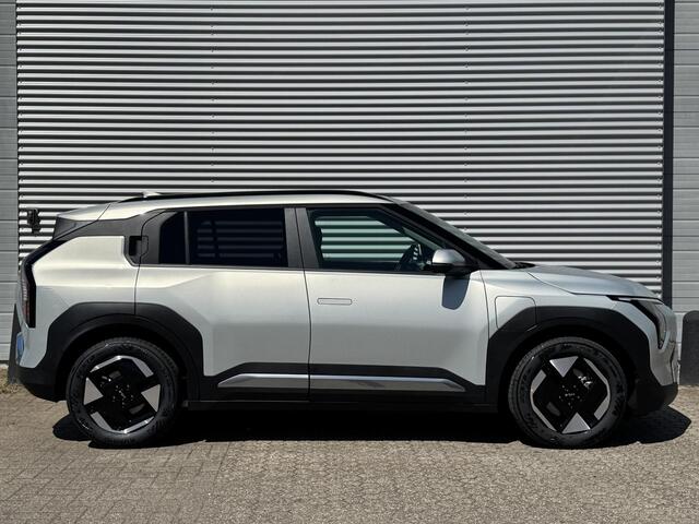 KIA EV3 Plus 58.3 kWh | Tijdelijk Kia inruilpremie ¤ 3000,- Bij Aanschaf | Parkeersensoren Voor + Achter | Camera | Adaptive Cruise | Keyless | DAB+ | Apple Carplay/ Android Auto